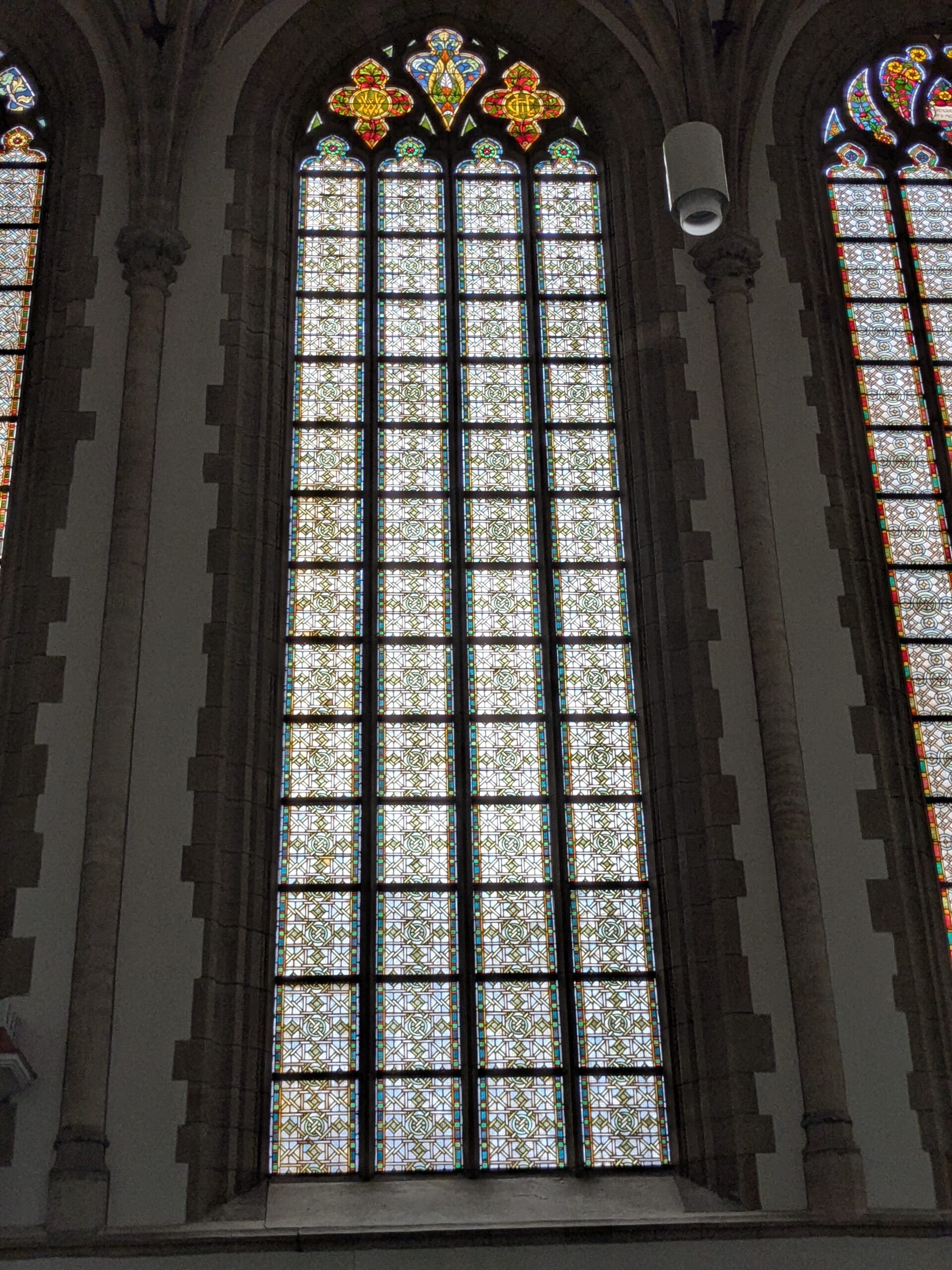 Eerste gerestaureerde raam onthuld